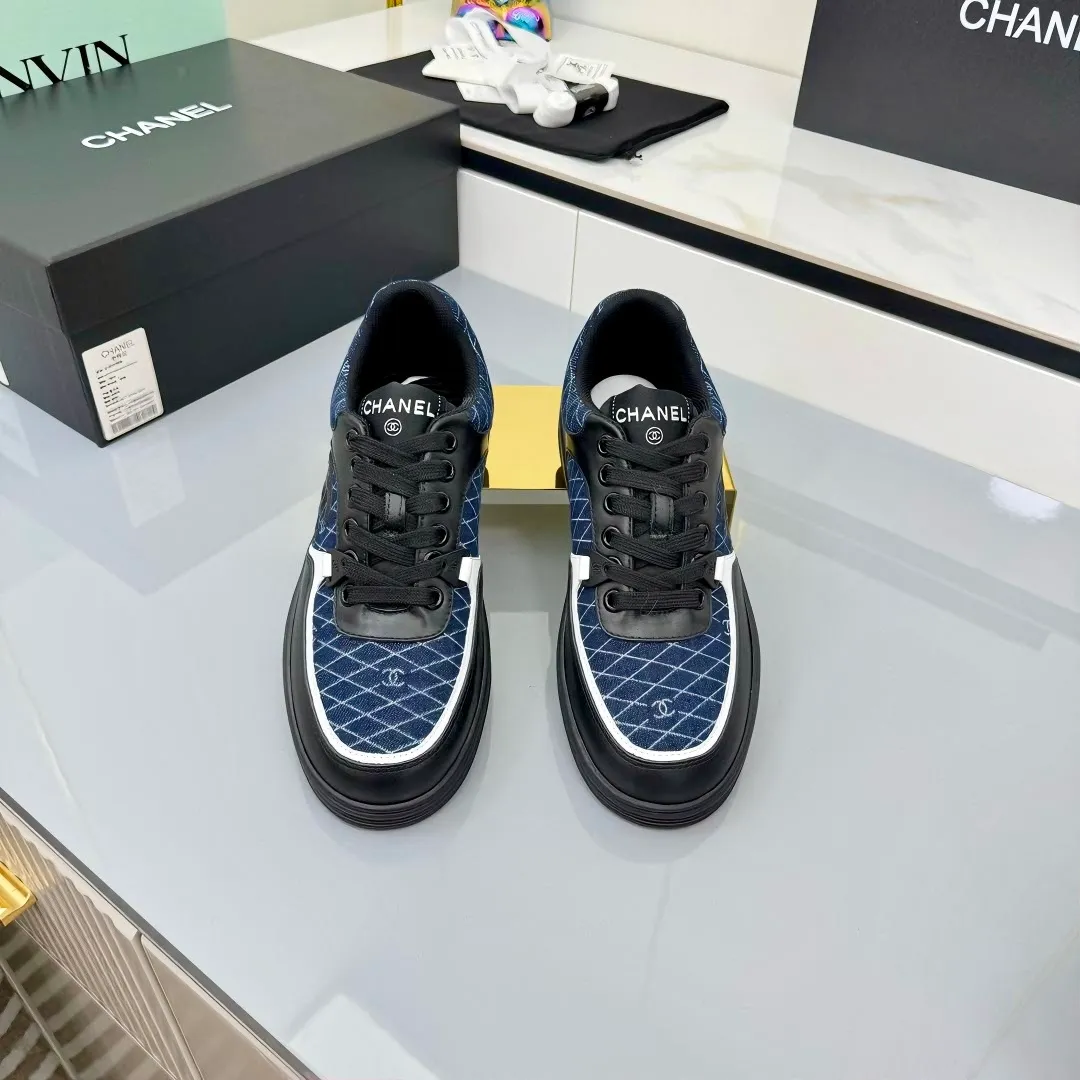 👟👟Ex-factory price 620👟👟High quality! ! ! CHANEL Chanel 25A latest thick-soled casual sports shoes. The counter is synchronized. The counter is very popular. It is a shoe that is very difficult to buy. The most popular thick-soled casual shoes on the Internet. As you can imagine, the most popular thick-soled casual shoes can not be missed. It has both good looks and comfort. Simple and versatile. The thick sole increases the height and is super versatile. Whoever wears it will look better. Upper: cowhide stitching. Lining: breathable mesh. Outsole: TPU original outsole. Size: 35-41 👉